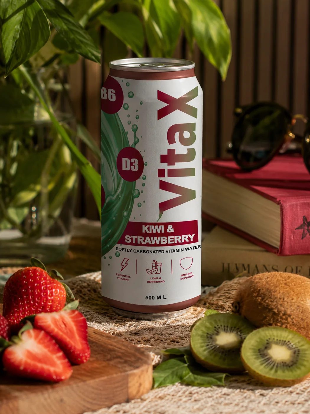 VITA X Kiwi & Strawberry with fresh fruit on a table